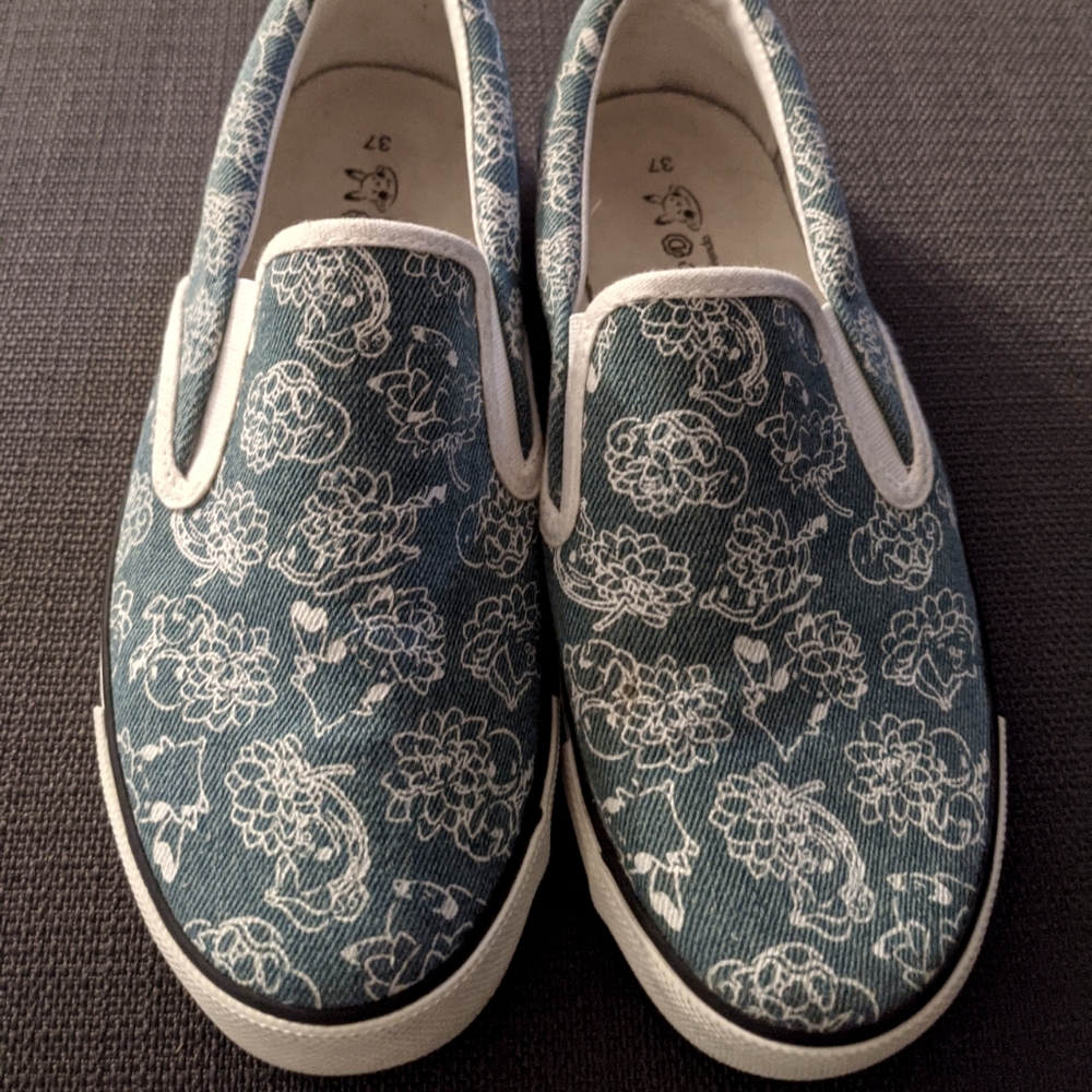 Pokemon It's Demo 2017 Women's Slip on Sneakers sz 37 SUPER RARE!!! Denim blue